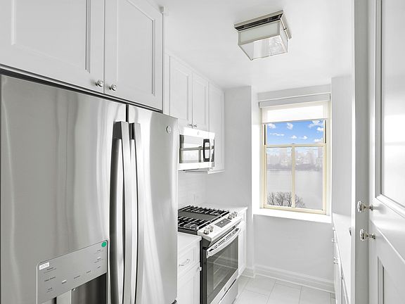 3rd image of 295 Central Park W APT 5C