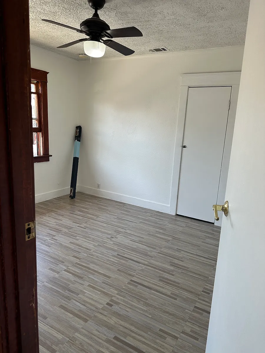 Building Photo - 420 E G St #D