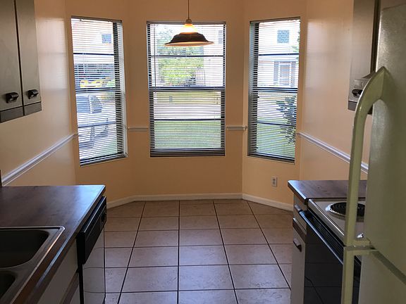 Kitchen breakfast nook area
