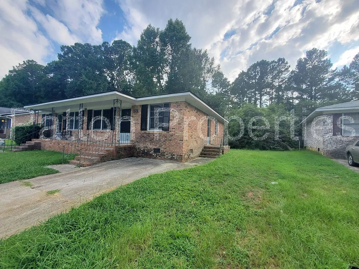 Building Photo - 2025 Apple Valley Rd #A & B
