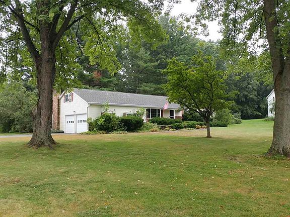 4th image of 27 Walden Gln