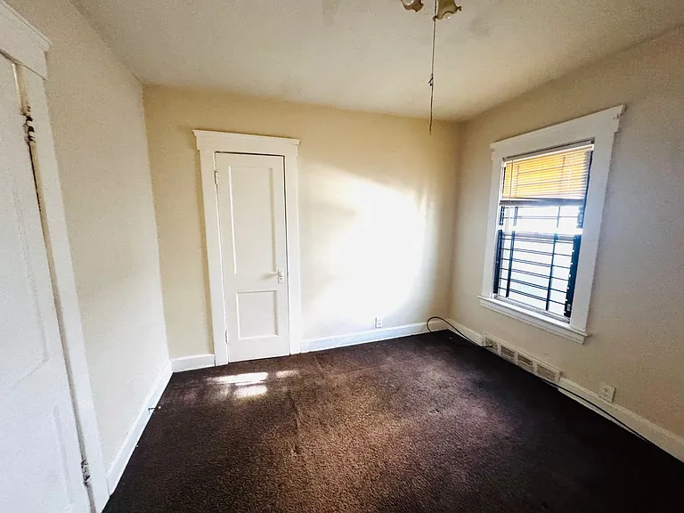 14012 Glendale Ave — Photo 10
