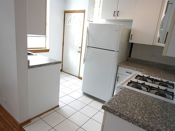 4th image of 1358 W Jarvis Ave #1