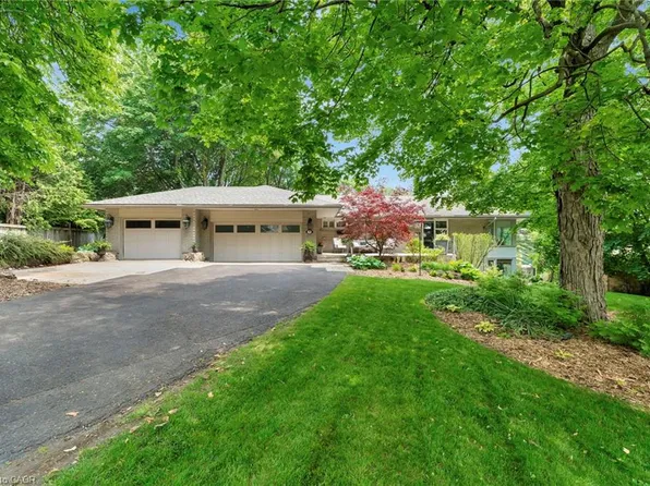 5 Orchard Cres, Guelph, ON N1E 1W9