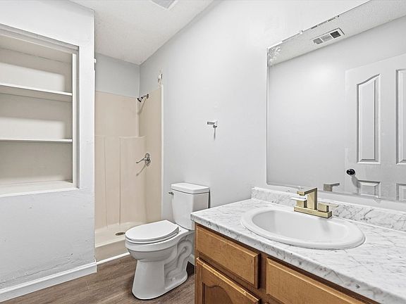 5th image of 1803-1835 Cedar Heights Dr #1806