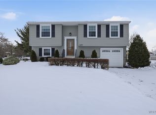 6610 Parkwood Dr, Lockport, NY 14094