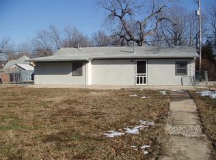 2522 SE Illinois Ave, Topeka, KS 66605
