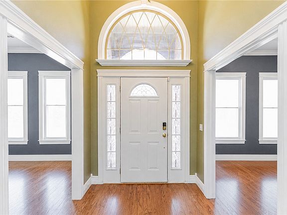 2nd image of 4033 Savannah Ln