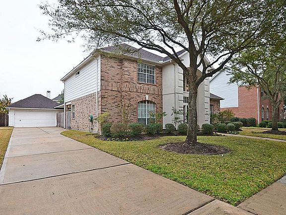 ANOTHER VIEW OF THIS HOME SHOWS THE LONG DRIVEWAY!