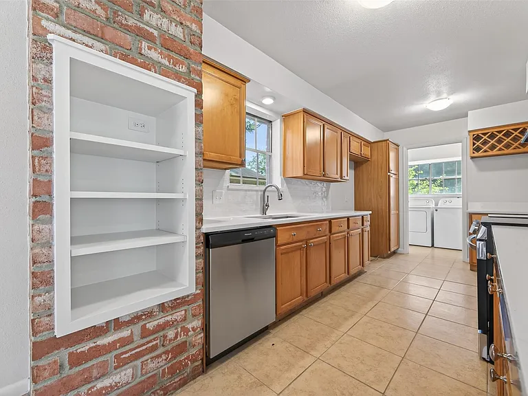 22206 Red River Dr — Photo 7