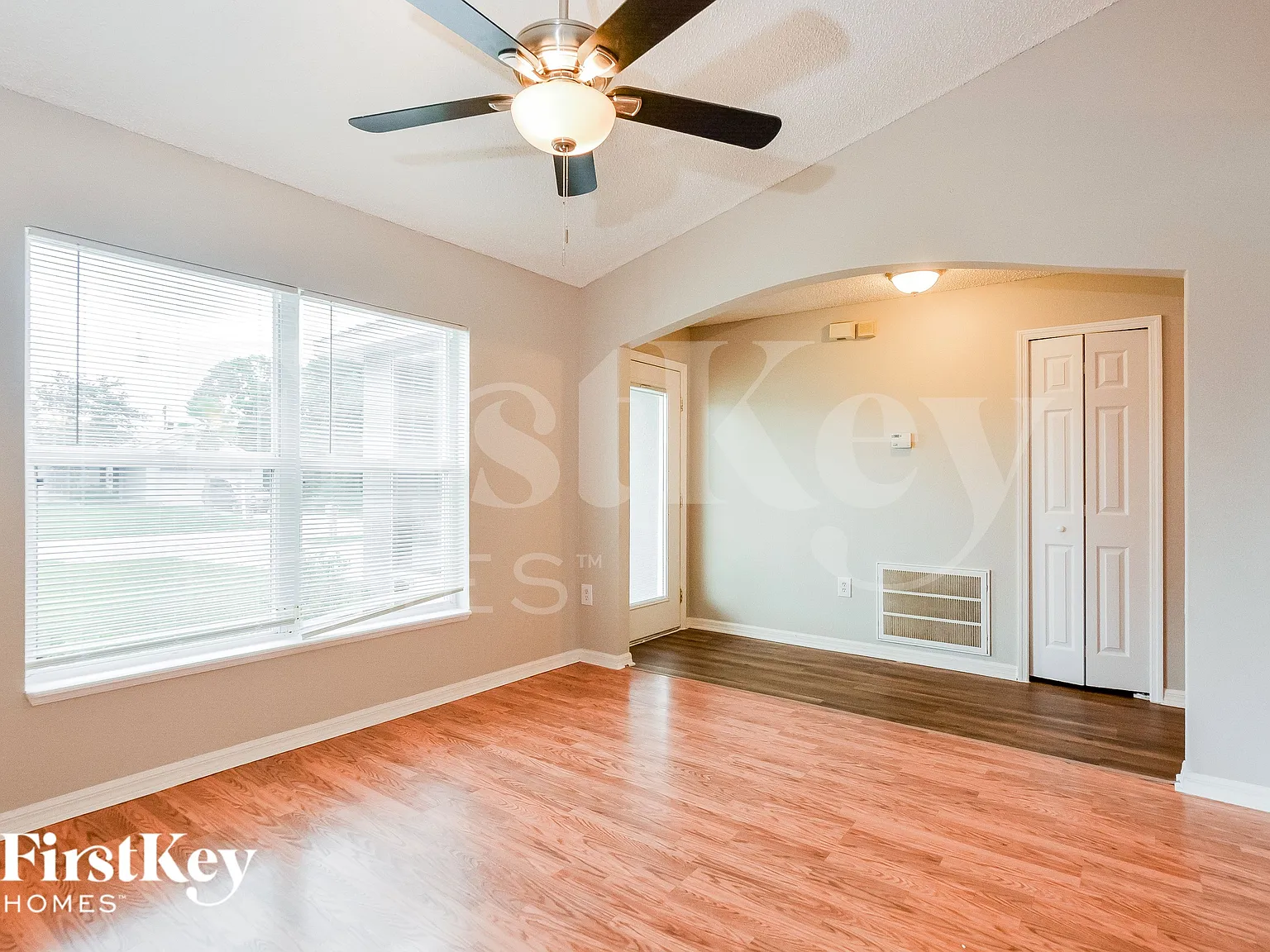 3 bed, 2.0 bath, 1438 sqft, $2,330 — Photo 2