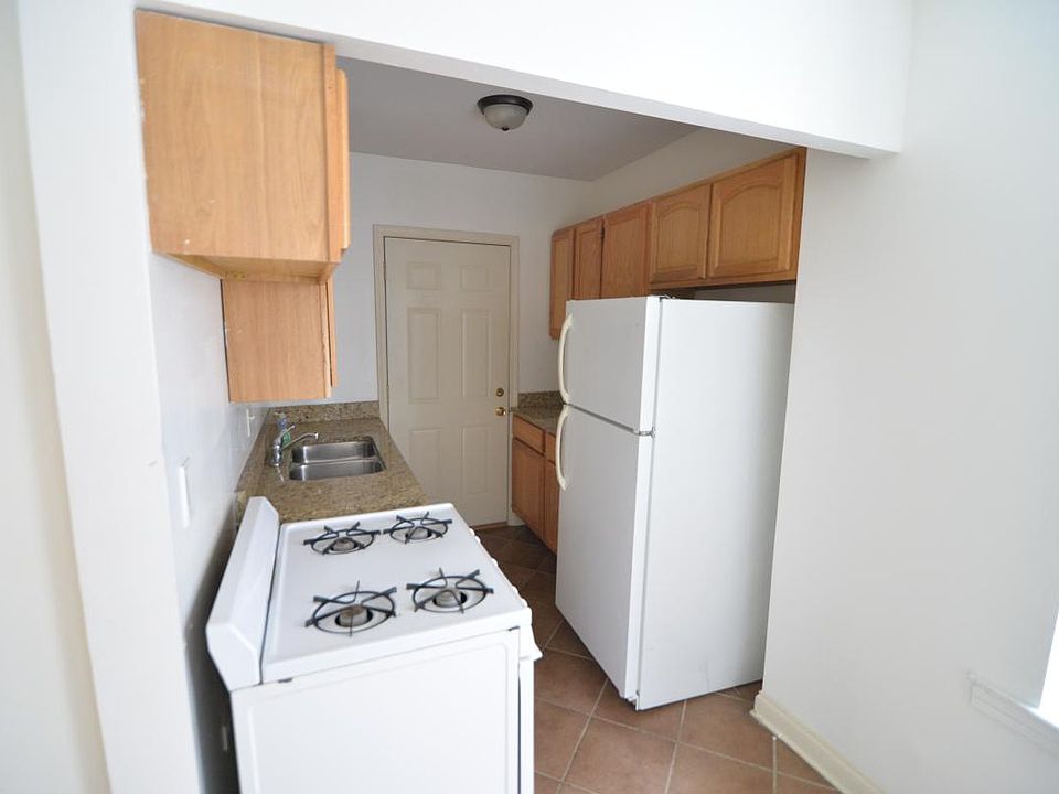 1st image of 7152 S Cornell Ave APT 3E