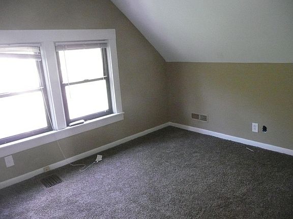 3rd image of 225 Emming St Floor 2