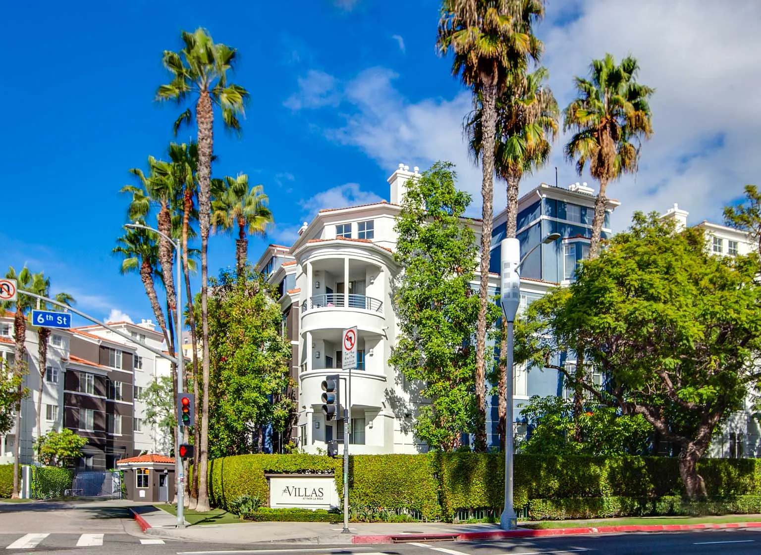 The Villas at Park La Brea — Photo 1