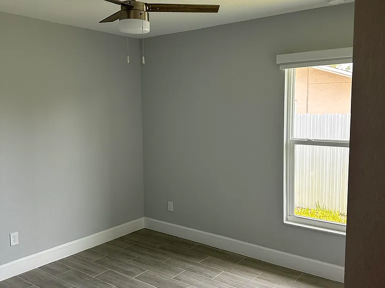 521 SW 8th Pl — Photo 8