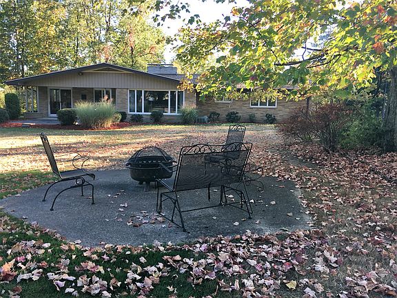 4th image of 7533 Amber Ln