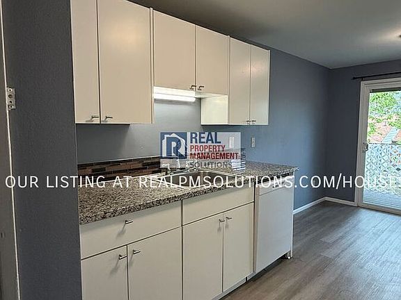 4th image of 1120 NE 17th Ave APT I