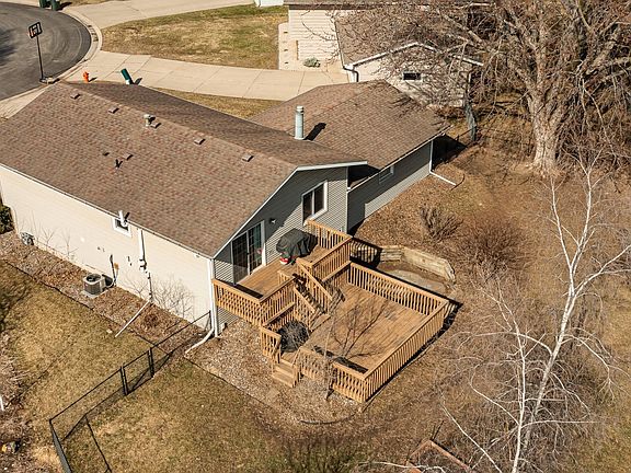 2nd image of 600 33rd Street Ln NW
