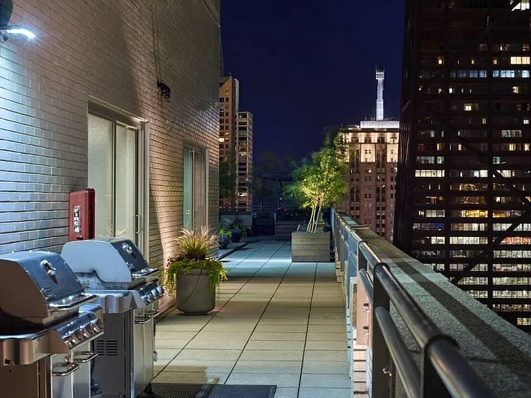 777 N Michigan Ave #1704 — Photo 35