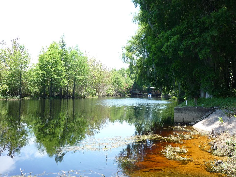 Canal flows in back