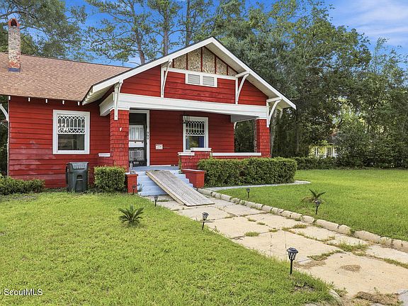 3rd image of 909 Gilmore St
