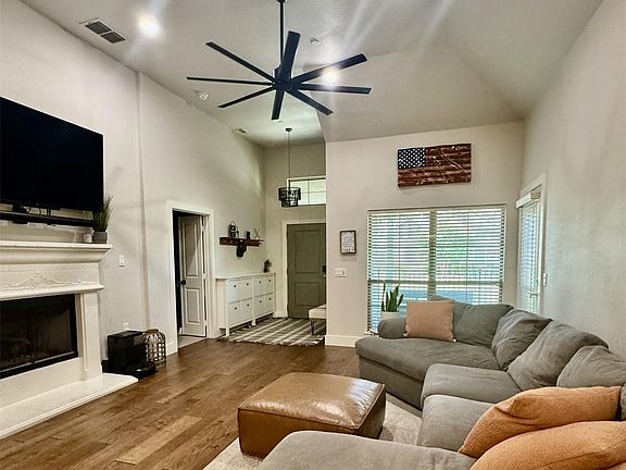 4th image of 3720 Marigold Ln
