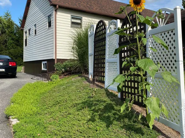 1856 Mountain Rd, Hamburg, PA 19526