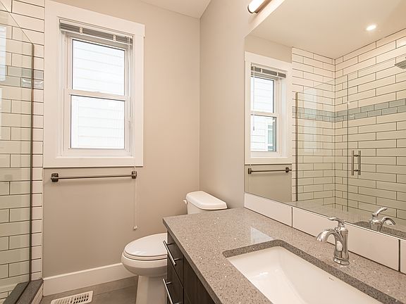 5th image of 3222 Peter St #1