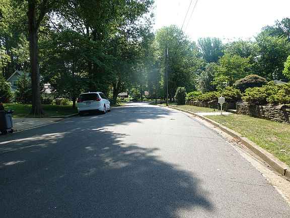4th image of 2605 Ogden St