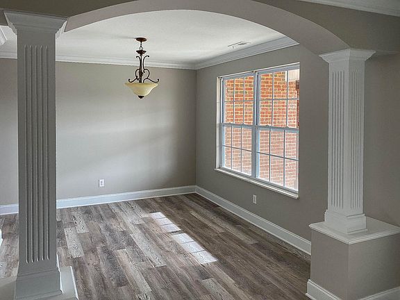 4th image of 8125 Broken Rock Ln