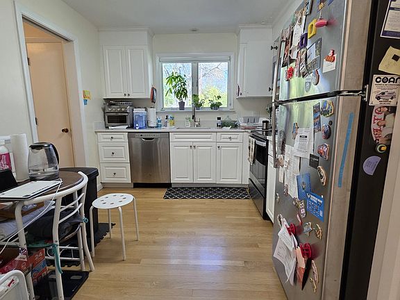 3rd image of 1017 W Roxbury Pkwy