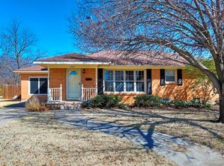 1302 Whaley Dr, Gainesville, TX 76240