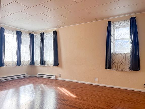 3rd image of 154 1/2 Cleveland St