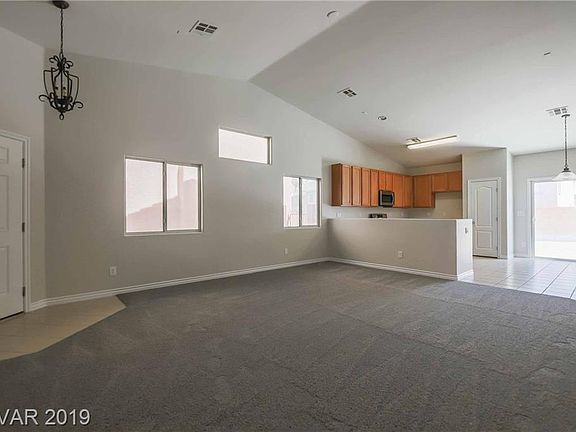 5th image of 217 Sierra Breeze Ave