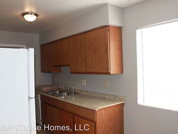 5th image of 2813 E Capri Cir APT 4
