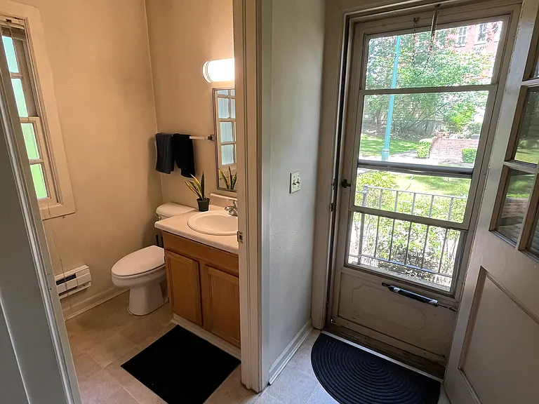 1st floor bathroom.