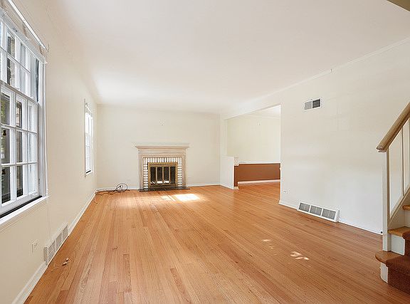 2nd image of 10806 S Fairfield Ave