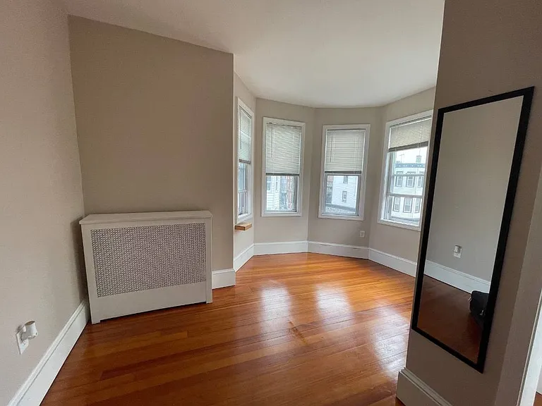 241 Maverick St #3 — Photo 9