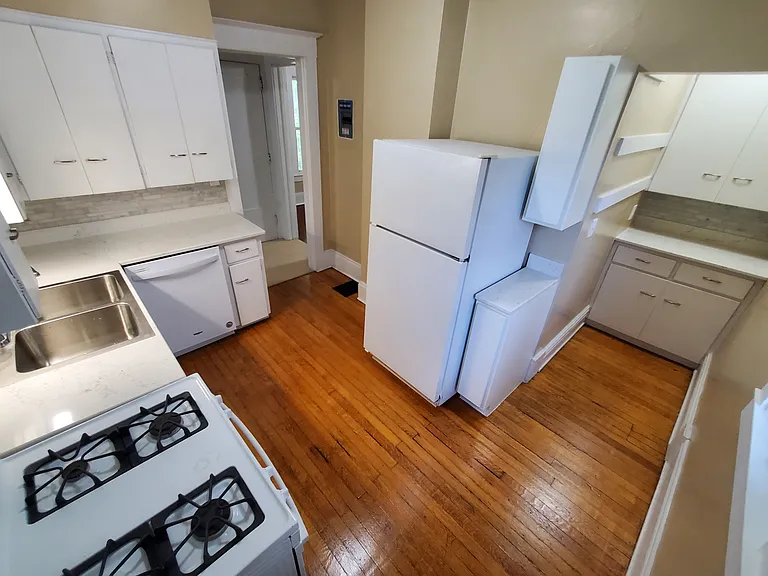 140 College Ave NE #4 — Photo 26