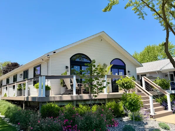 1425 N McCloy Ave, Port Clinton, OH 43452