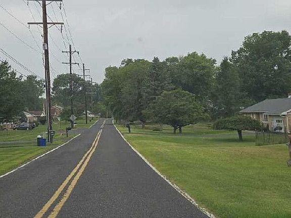 5th image of 1818 Meadows Rd