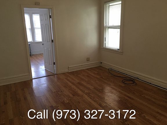 5th image of 432 Leslie St