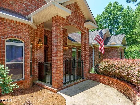 3rd image of 650 Nellwood Dr