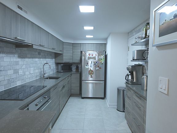3rd image of 2100 N Lincoln Park W #11-C