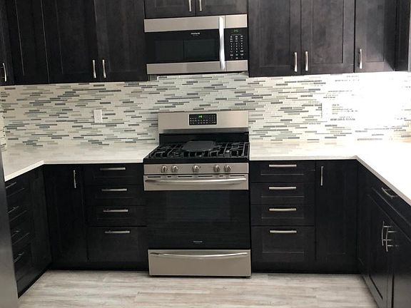 3rd image of 2680 Franklin Blvd