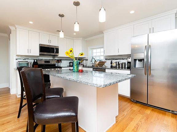 3rd image of 274 Bowdoin St Unit 3