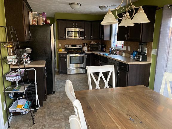 5th image of 76 Douglas Acres Dr