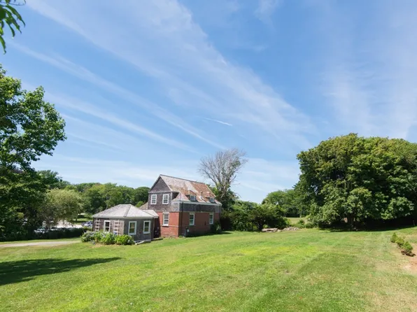 1 Ella Ter, Newport, RI 02840