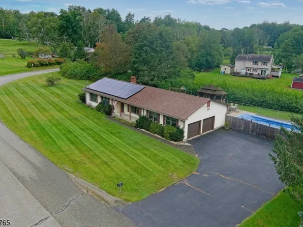 3 Coss Ln, Montague Twp., NJ 07827