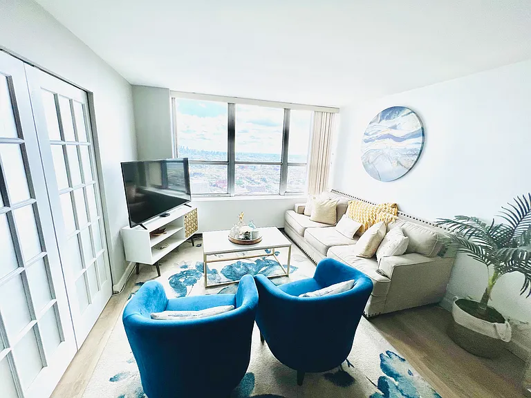 655 W Irving Park Rd #4807 — Photo 8